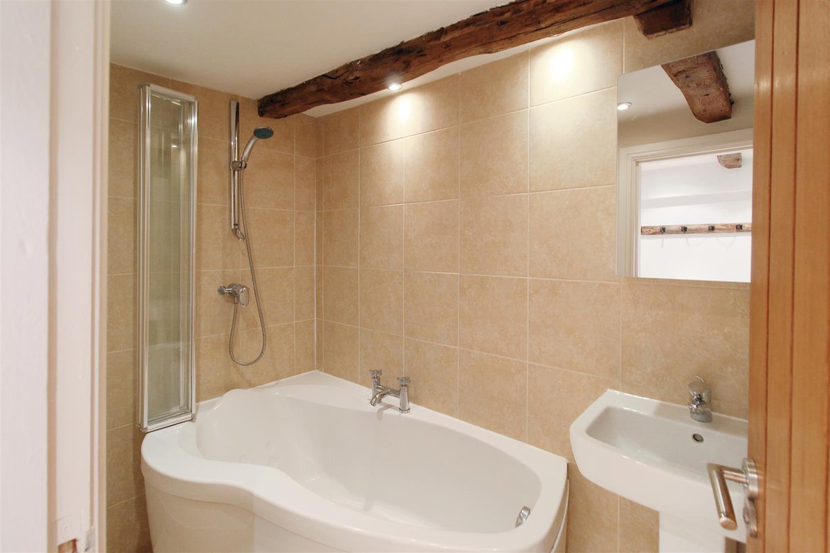 PaisleyProperty's tweet image. **ALMONDBURY BRANCH**

🏡 NEW ON THE MARKET 🏡

Back Lane, Holmfirth - Offers Around £158,950

LEASEHOLD / COUNCIL TAX BAND A / ENERGY RATING E

paisleyproperties.co.uk/property/back-…

Call us ☎️

📞Almondbury: 01484 443922

#PaisleyProperties #EstateAgent #HD9 #Holmfirth #PropertyForSale