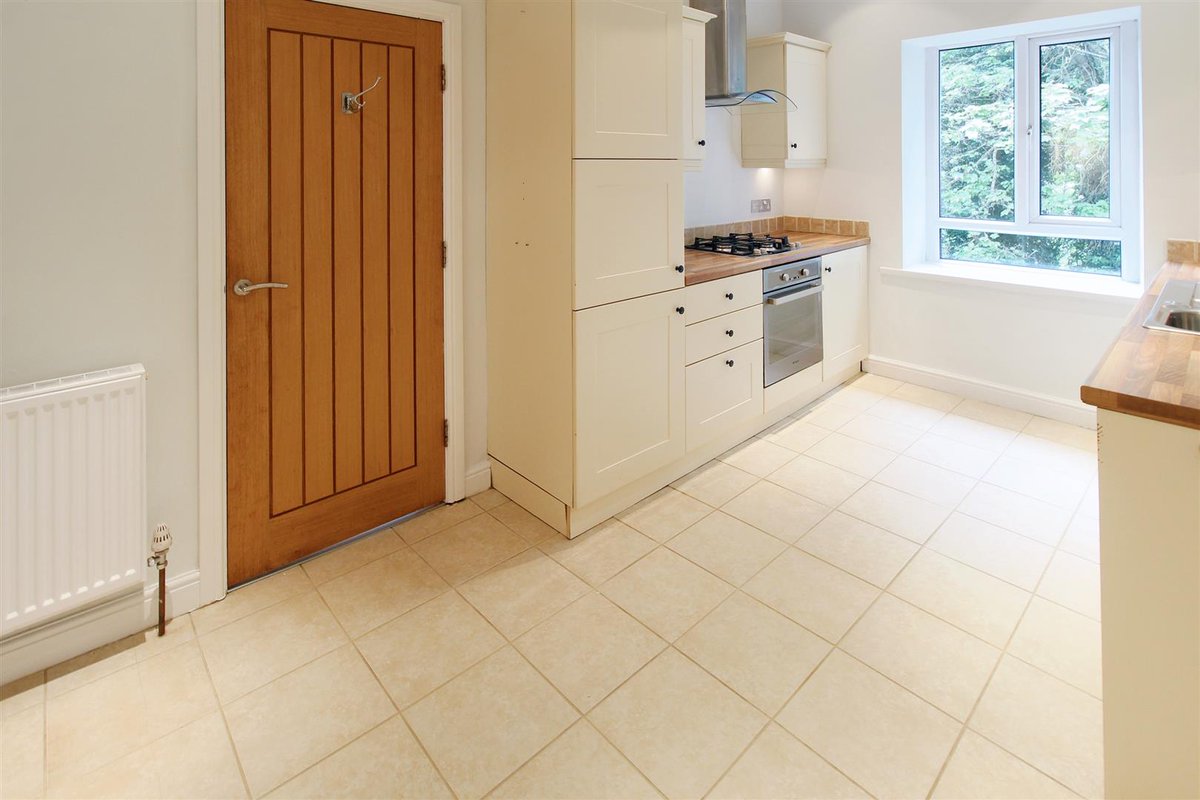 PaisleyProperty's tweet image. **ALMONDBURY BRANCH**

🏡 NEW ON THE MARKET 🏡

Back Lane, Holmfirth - Offers Around £158,950

LEASEHOLD / COUNCIL TAX BAND A / ENERGY RATING E

paisleyproperties.co.uk/property/back-…

Call us ☎️

📞Almondbury: 01484 443922

#PaisleyProperties #EstateAgent #HD9 #Holmfirth #PropertyForSale
