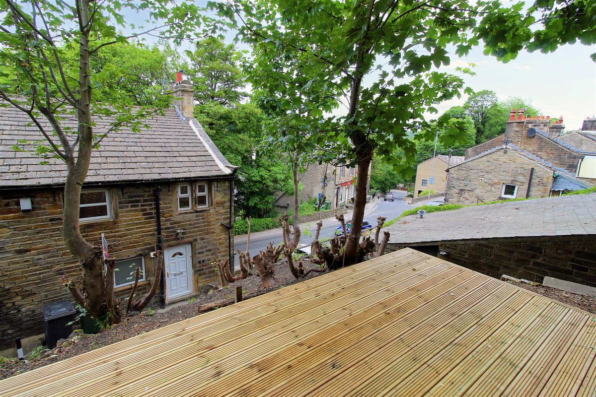 PaisleyProperty's tweet image. **ALMONDBURY BRANCH**

🏡 NEW ON THE MARKET 🏡

Back Lane, Holmfirth - Offers Around £158,950

LEASEHOLD / COUNCIL TAX BAND A / ENERGY RATING E

paisleyproperties.co.uk/property/back-…

Call us ☎️

📞Almondbury: 01484 443922

#PaisleyProperties #EstateAgent #HD9 #Holmfirth #PropertyForSale