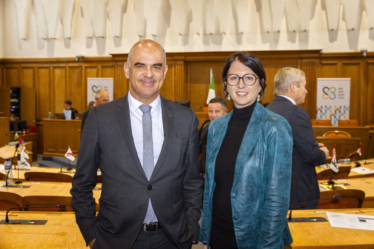 Etat_Neuchatel's tweet photo. Vendredi, c’était au tour du président de la Confédération, le conseiller fédéral Alain Berset, de nous faire l'honneur d'être de passage au Château de Neuchâtel à l'occasion de l’Assemblée annuelle de la #CDIP. @alain_berset @EDI_DFI https://t.co/6CGuypI84A