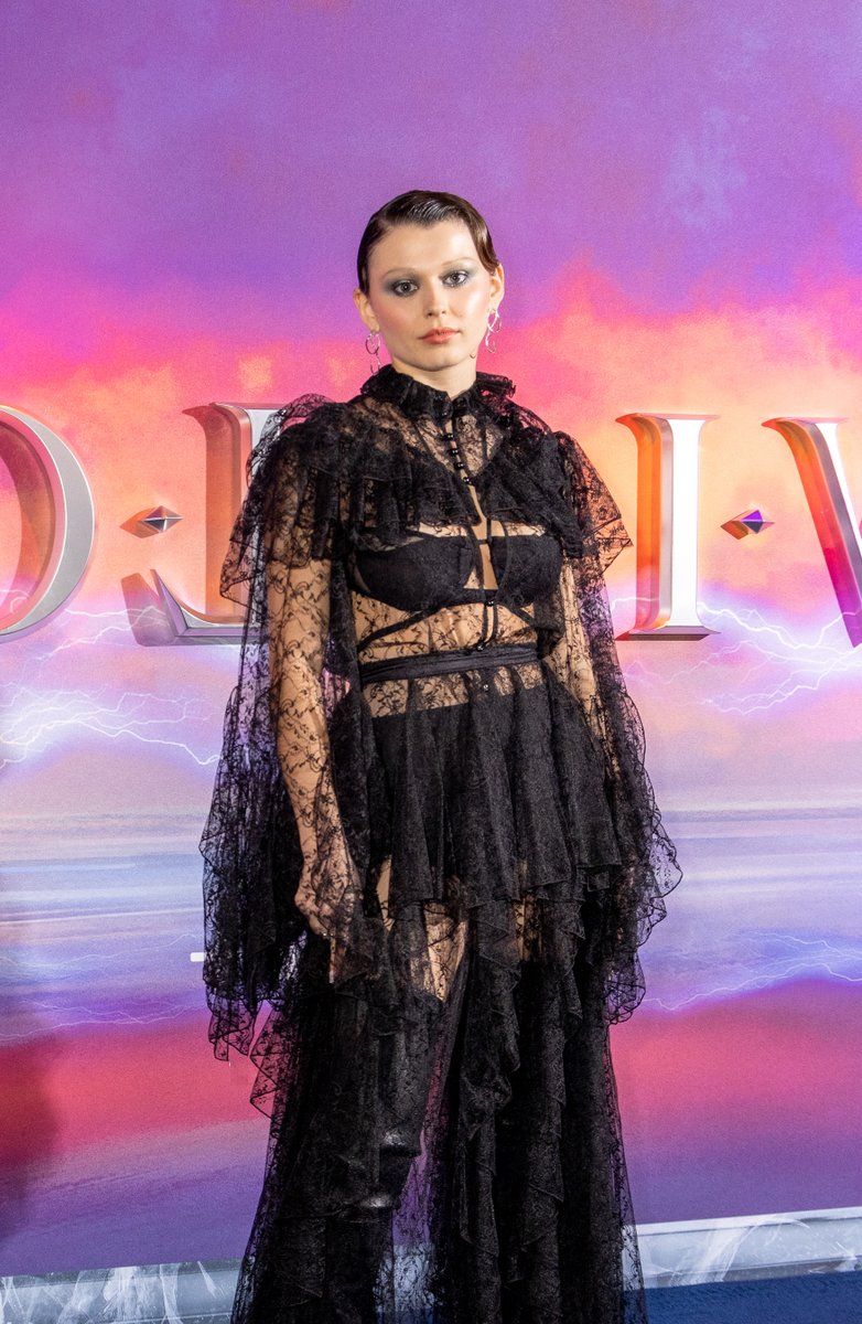 theKomixBro's tweet photo. #Willow [4K UHD] HIGH-RES LONDON PREMIERE PICS with Ruby Cruz! #SaveWillow #RubyCruz

💥LIKE &amp; RETWEET💥

#4K #Warwick #tanthamore #KeepWillow #Graylora #EloraDanan #KitTanthalos #WillowSeries #RenewWillow #WarwickDavis #JadeClaymore #WaitingForWillow HE'S ETERNAL BITCH https://t.co/SASrZBKB59