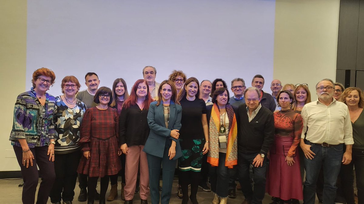 Silvia Calzón (@silvia_calzon) on Twitter photo 🔴Gracias a <a href="/UGT_SP/">UGT Servicios Públicos</a> por invitarnos al Seminario Negociación y Normativa del Personal Estatutario. Un placer clausurar una mesa redonda integrada por diferentes representantes de <a href="/sanidadgob/">Ministerio de Sanidad</a>.
🏥Generar sinergias y acuerdos con los agentes sociales es clave para fortalecer el SNS. 🔴Gracias a <a href="/UGT_SP/">UGT Servicios Públicos</a> por invitarnos al Seminario Negociación y Normativa del Personal Estatutario. Un placer clausurar una mesa redonda integrada por diferentes representantes de <a href="/sanidadgob/">Ministerio de Sanidad</a>.
🏥Generar sinergias y acuerdos con los agentes sociales es clave para fortalecer el SNS.