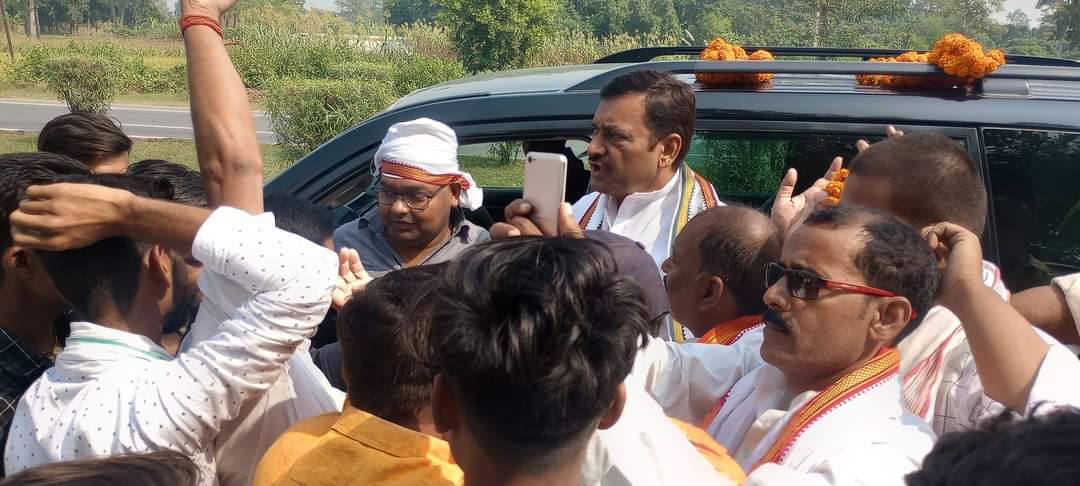 INCBihar's tweet photo. आज बिहार प्रदेश कांग्रेस अध्यक्ष डॉ @akhileshPdsingh जी के मोतिहारी जाने के क्रम में जगह-जगह पर पार्टी कार्यकर्ताओं एवं जनता द्वारा जोरदार स्वागत किया। https://t.co/1d30nRu6EK