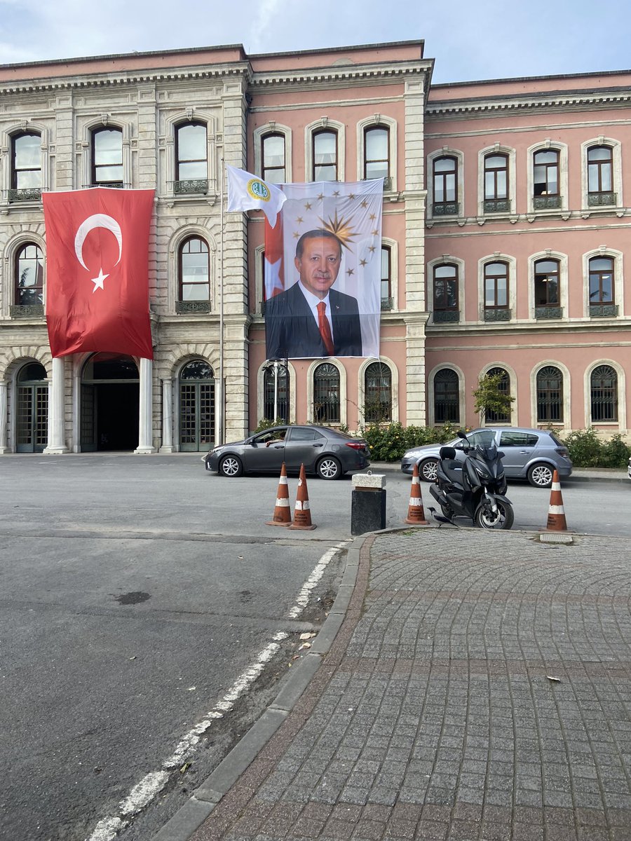 inanmabiliyorum's tweet photo. tuhaf ve rahatsız edici https://t.co/Omc4eSo6vi