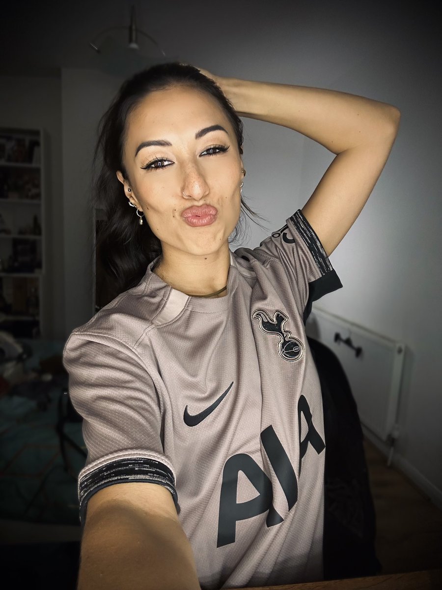 jjiszatt's tweet photo. Match day 💪 what's your score predicts against palace plzzzz? #COYS

I was feeling the wave of optimism weds night on @LastWordOnSpurs with a 4/1 win! 🥲 let's hope the boys deliver....😮‍💨 

And YES I'm proudly repping the @SpursOfficial 3rd kit... taupe twins with @LeeMcQueen ✨ https://t.co/KGFrbiXbot