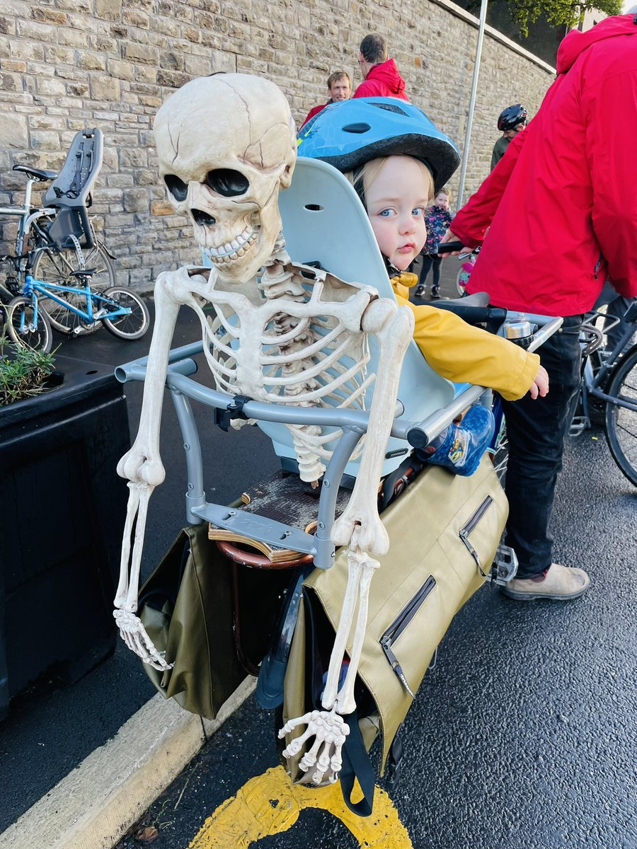 BikeWalkScoot's tweet photo. BIKE BUS: He’s behind you!! Can’t think of a better way to start the school day than joining @RadnorCanton #BikeBus - such a safe, friendly &amp; positive community atmosphere even when surrounded by an assortment of ghouls &amp; zombies on the #MonsterBus this morning! 🚲👻🎶🎃🏴󠁧󠁢󠁷󠁬󠁳󠁿💀👍🏻 https://t.co/bGkHWZKd9x