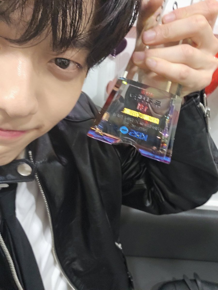 사진으로만 봐도 우리 수빈이 신난 게 느껴져ㅋㅋㅋㅋㅋㅋㅋ 수빈아 1위 축하해요😍🫶