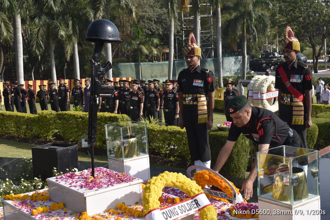 PRODefPune's tweet image. Lt Gen PN Ananthanarayanan , AVSM, SM #Commandant &amp;amp; All Ranks of #TheInfantrySchool, #Mhow extend Warm Greetings &amp;amp; Best Wishes to All Ranks , Veterans, Defence Civilians &amp;amp; Families of The Infantry School, Mhow on the occasion of #InfantryDay.