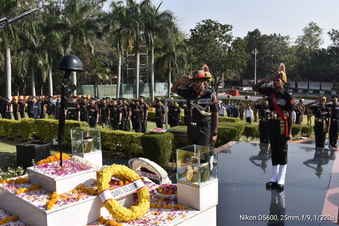 PRODefPune's tweet image. Lt Gen PN Ananthanarayanan , AVSM, SM #Commandant &amp;amp; All Ranks of #TheInfantrySchool, #Mhow extend Warm Greetings &amp;amp; Best Wishes to All Ranks , Veterans, Defence Civilians &amp;amp; Families of The Infantry School, Mhow on the occasion of #InfantryDay.