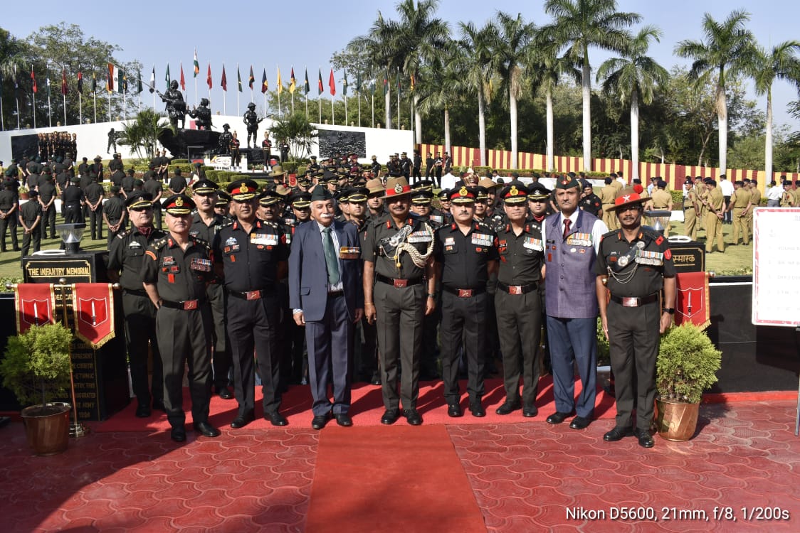 PRODefPune's tweet image. Lt Gen PN Ananthanarayanan , AVSM, SM #Commandant &amp;amp; All Ranks of #TheInfantrySchool, #Mhow extend Warm Greetings &amp;amp; Best Wishes to All Ranks , Veterans, Defence Civilians &amp;amp; Families of The Infantry School, Mhow on the occasion of #InfantryDay.