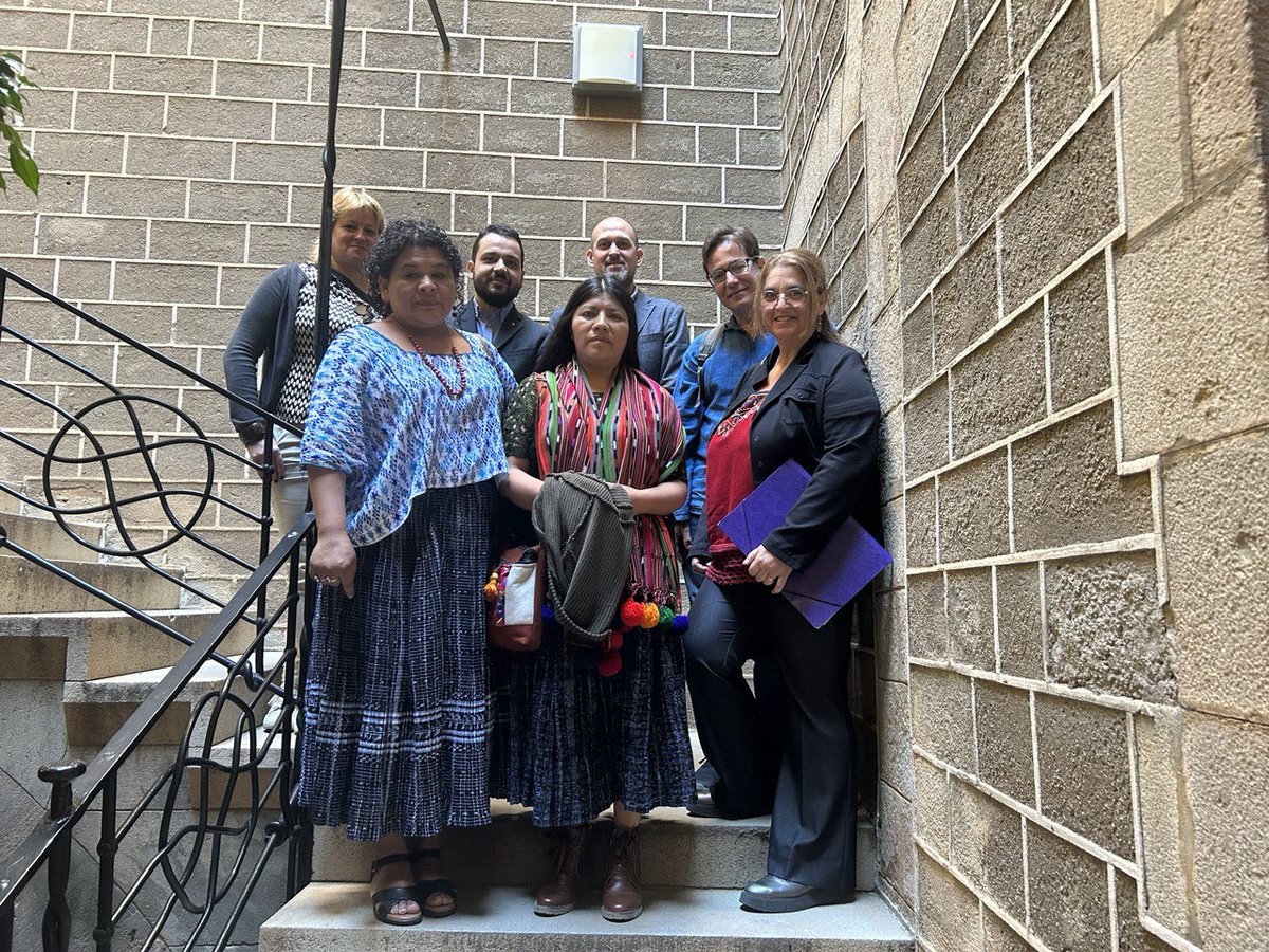 exteriorscat's tweet image. El secretari d'Acció Exterior, Miquel Royo, es reuneix amb les defensores dels drets humans de #Guatemala Sandra Calel @UVOCGUATE i Lesbia Artola @CCDA_Guatemala

👉 Fan una gira d’incidència europea sobre protecció a les #defensoresDDHH, un programa finançat per @cooperaciocat