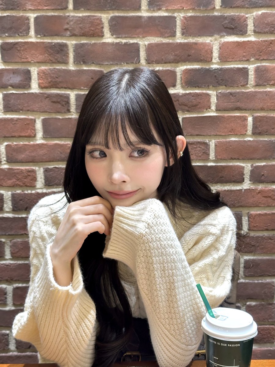 どんな背景でも可愛い女の子でいたいです。 https://t.co/LcaHHKaP51