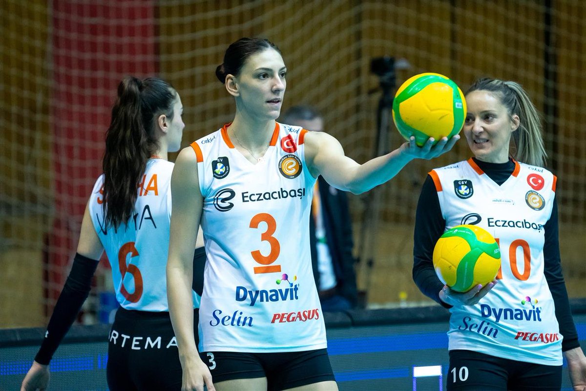 Temmzvolley's tweet photo. Çin medyasına göre; 🇹🇷Melissa Vargaslı Tianjin, Dünya Kulüpler Şampiyonasına ev sahibi olarak katılacak

🇹🇷Eczacıbaşı
🇹🇷Vakıfbank
🇧🇷Praia
🇧🇷Minas
🇻🇳Sport Center 1
🇨🇳Tianjin

📌Tianjin, açıklanan takvimde bu turnuvanın oynanacağı hafta ligde maç yapmayacak tek takım ve o tarihte bu turnuvaya katılacak.
