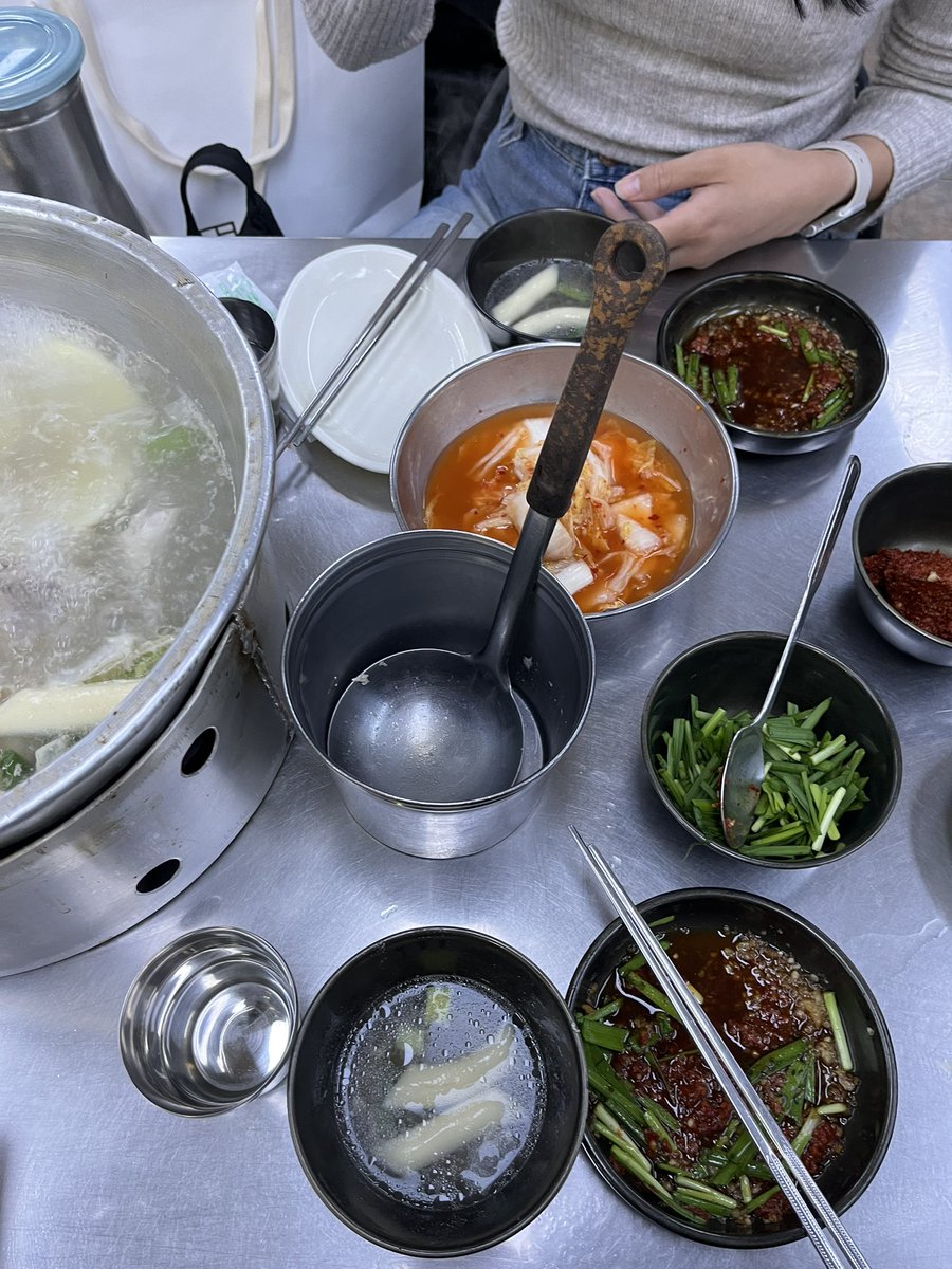 韓国旅！🇰🇷
今回の旅の優勝はタッカンマリ🏅
初タッカンマリだったのに韓国料理で1番好きな食べ物になったくらいめちゃうま！！