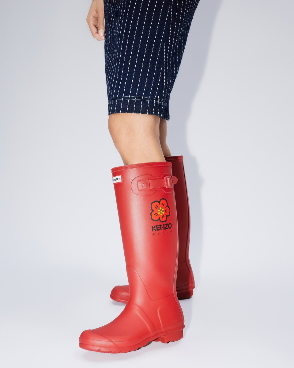 StreetFashion01's tweet photo. Kenzo and Hunter Link up on some Boots for FW23!🖤 https://t.co/8mpWwiphZS