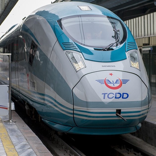 Türkiye Cumhuriyeti Devlet Demir Yolları, Starbucks'ın Hızlı Trenlerden kaldırılması için yüklenici firmaya talimat verdi.