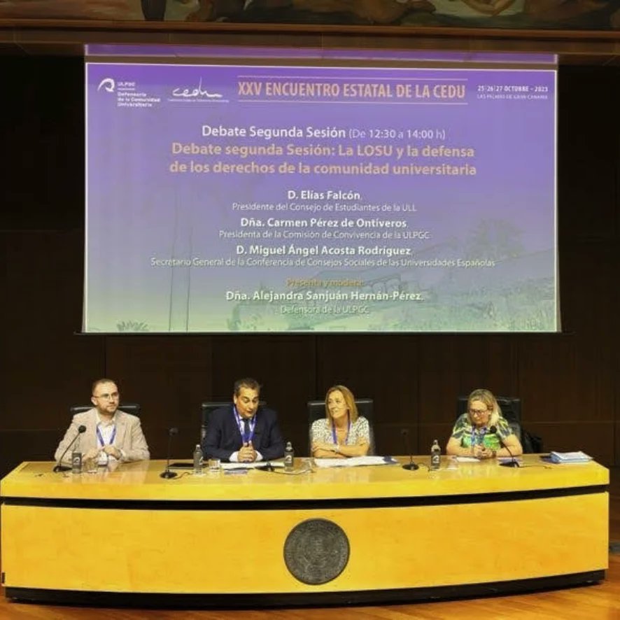 📍Nuestro Presidente del @ConsejoestULL, @eliasflcn, ha asistido al XXV Encuentro Estatal de la <a href="/cedu_ES/">CEDU (Defensorías Universitarias)</a> celebrado en la <a href="/ULPGC/">ULPGC</a> en el que participamos en una mesa redonda para hablar sobre los derechos y deberes del estudiantado tras la entrada en vigor de la LOSU 💪🏻