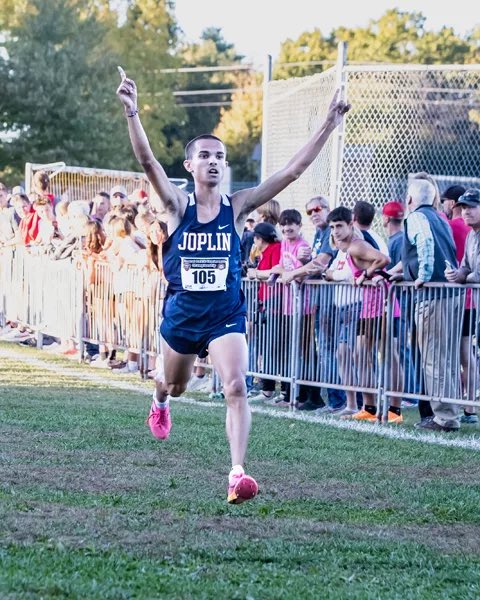 joplindistance's tweet photo. Go vote for Ian, Joplin xc photo. https://t.co/p5IGDQoeIZ https://t.co/s0E9Jc6aAQ