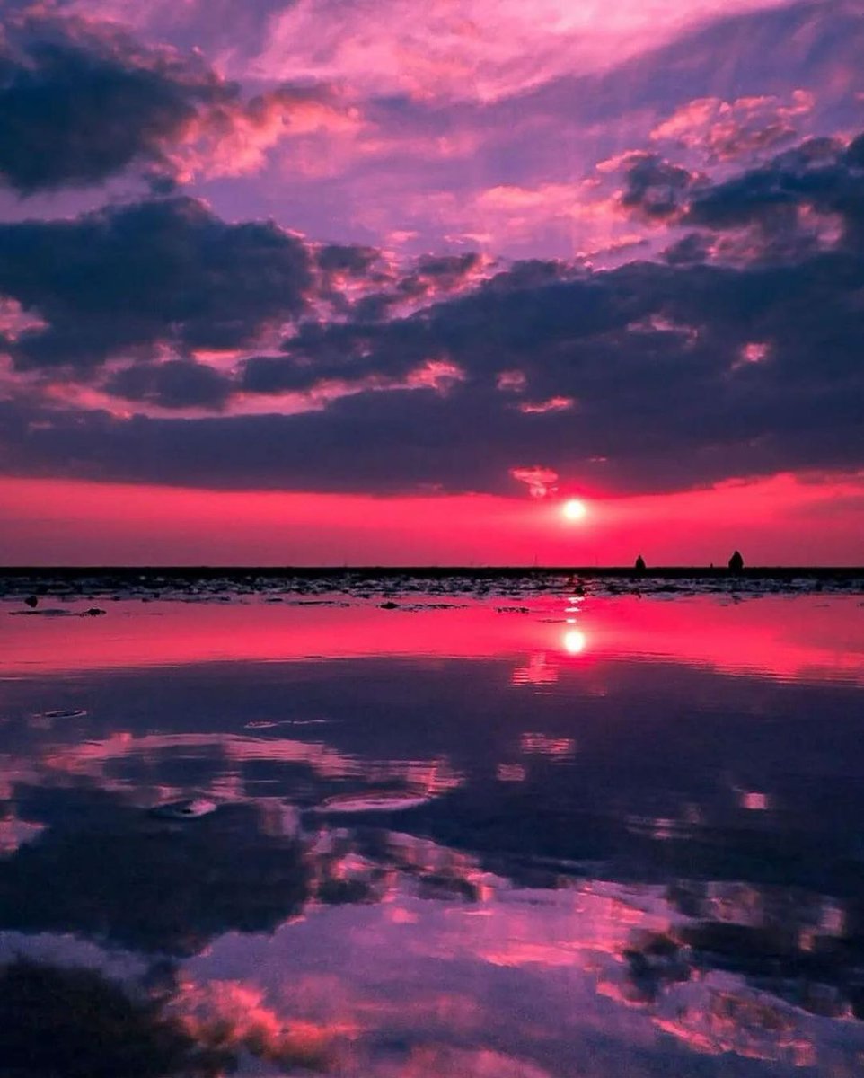 A spooky season sunset 👻🔮
What are your Halloween plans?

📸credit to throughmylenstm 

#MySefton