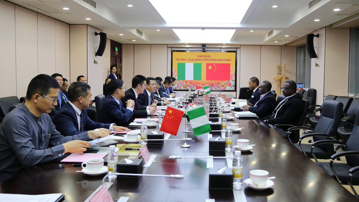 fgnpcppi's tweet photo. #PPIontrack
The Ministry of Power on behalf of Nigeria, has signed a $463 million contract with a Chinese consortium to boost the country's power infrastructure.
#NigeriaPPI #FGNPC #Modernizingthegrid https://t.co/xVwdbe56Bi