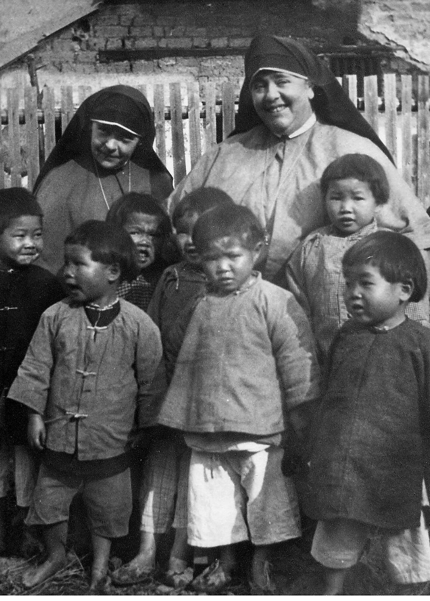 MaryknollSister's tweet photo. Today we celebrate the birthday of our Foundress, Mother Mary Joseph (woman pictured to the right)!🥰🙏❤️🙌
#maryknollsisters #maryknoll #makinggodslovevisible #oneearthcommunity https://t.co/k9pXr2OugR