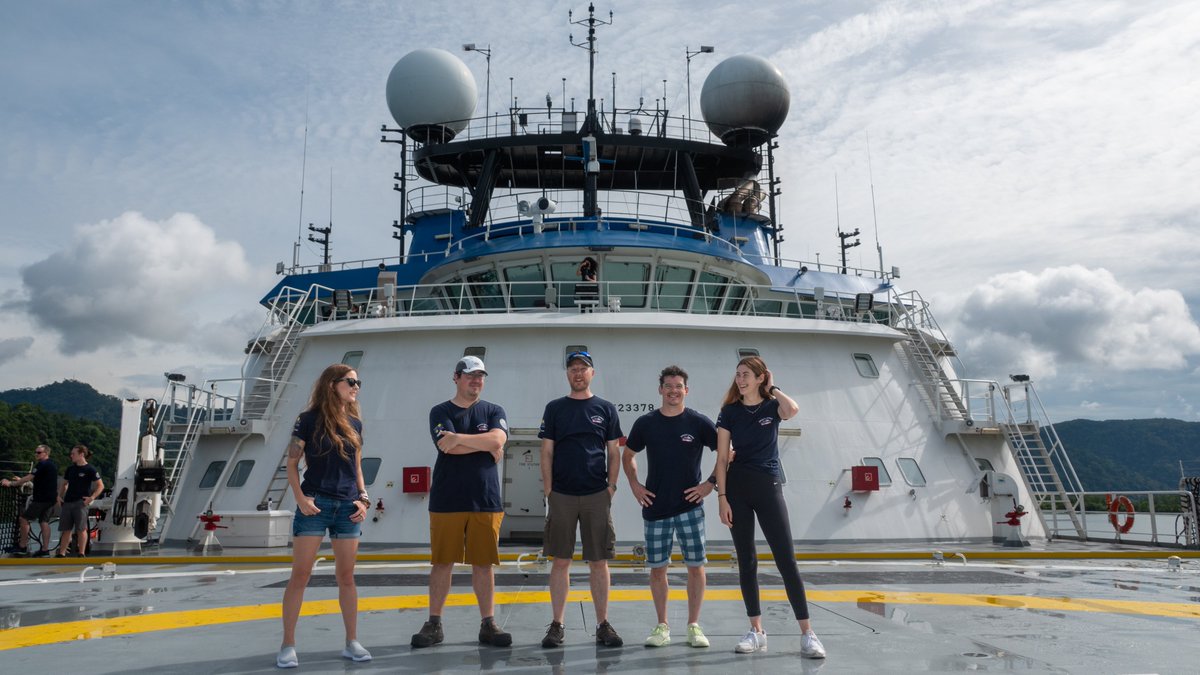 Dr. John Jamieson and 4 members of his lab group are onboard the R/V Falkor (too) north of the Galápagos Islands on a research expedition. ⛴️🌊

The team is mapping hydrothermal vents using Interferometric Synthetic Aperture Sonar (InSAS).

1/3