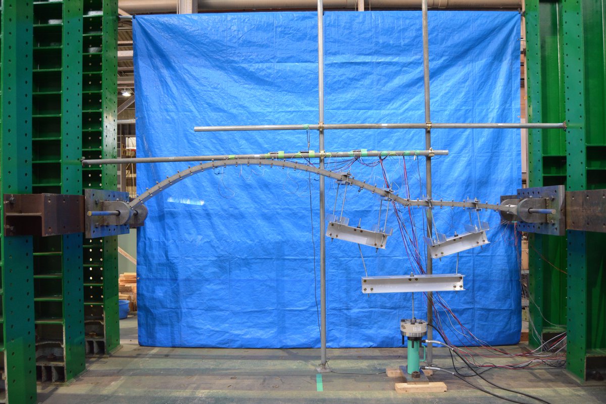 minowa_lab's tweet photo. 実験の様子。きれいなヒンジ。
卒論は理解が深まるこれからが伸びどころ。頑張れ！！ https://t.co/IyyEQxJFuA