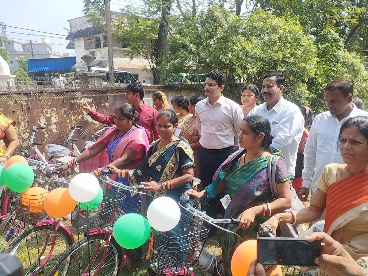 DMBaleshwar's tweet photo. Ensuring mobility to the WSHG groups, Bicycles have been distributed to beneficiaries under #PedalForProgress initiative.
@CMO_Odisha @MoSarkar5T @ormas_odisha @mission_shakti https://t.co/3nikNWdfr7