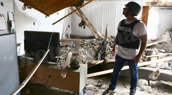 eprotothema's tweet image. #War in #Israel: Attack on #Kibbutz Kisufim while Proto Thema reporters were inside (#videos)
en.protothema.gr/war-in-israel-…