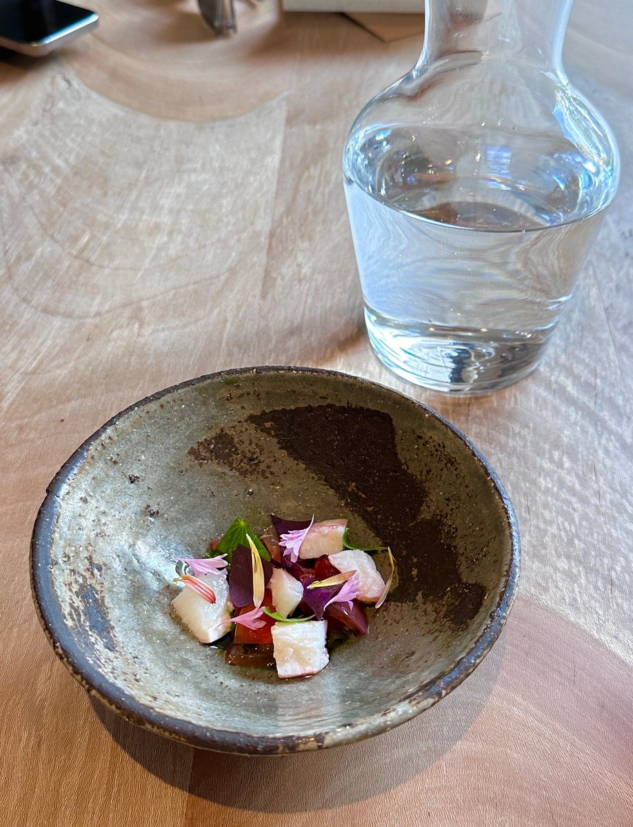A very delicious drink, the last step is done by yourself, pour clean water into the bowl.