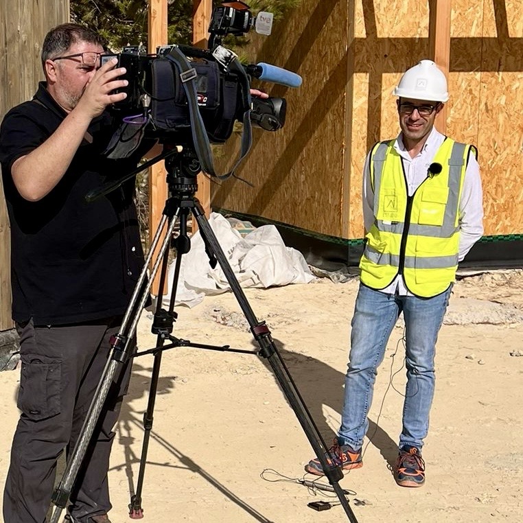 El otro día tuve la oportunidad de aparecer en <a href="/telediario_tve/">Telediarios de TVE</a> de la mano de <a href="/arquima/">MAURO LOPEZ VASQUEZ</a> y mi compañero Alejandro Olmo de <a href="/alexarqttecnico/">OGEstudiodeARquitectura</a> en un reportaje sobre la #industrializacion