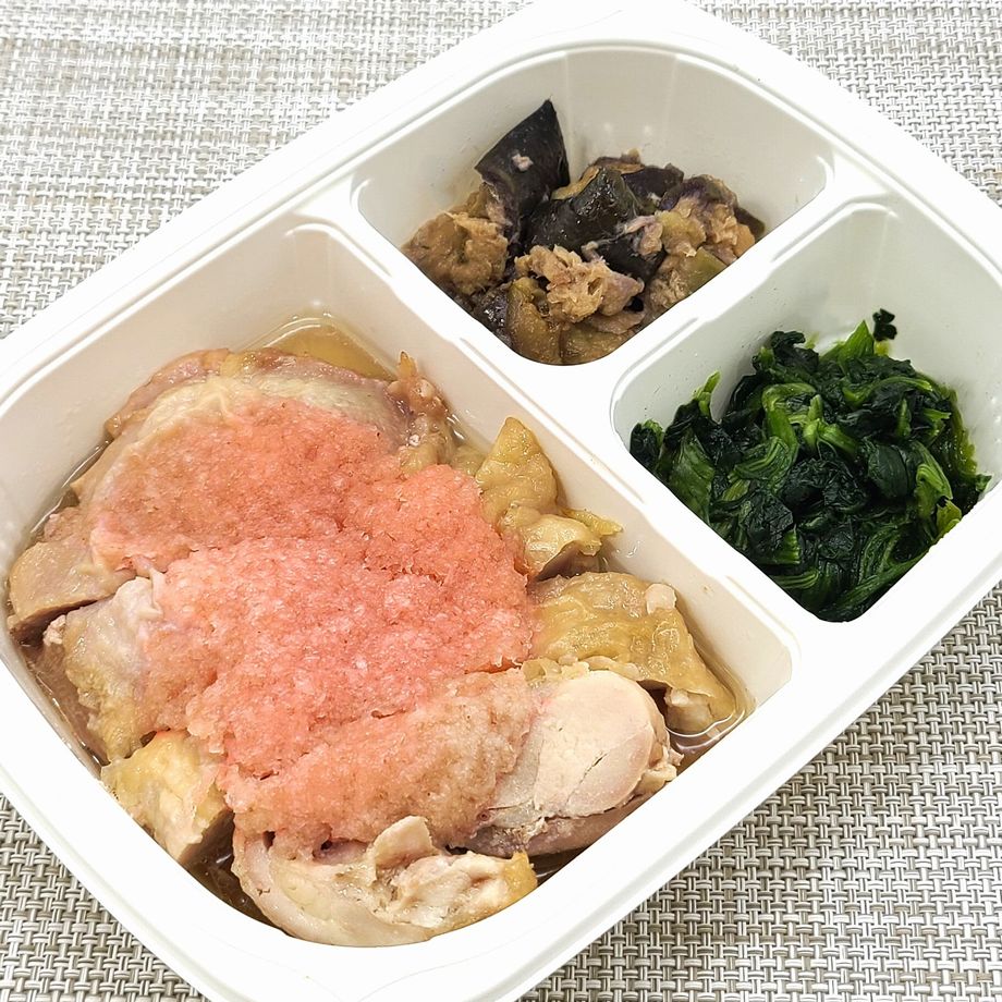 kosetan2018's tweet photo. GOFOOD「梅おろし鶏もも肉ステーキ」を食べました😆👍🍱

たんぱく30gオーバーと筋トレ飯？なゴーフードですが、塩分ひかえめのメニューが多い印象。たんぱく質をがっつりとりたい層には、味濃いめでいいような気もします。今回のメニューは鶏肉はもちろん副菜も味付け。濃い味すきにおすすめです👍 https://t.co/0FpwUbAp8c