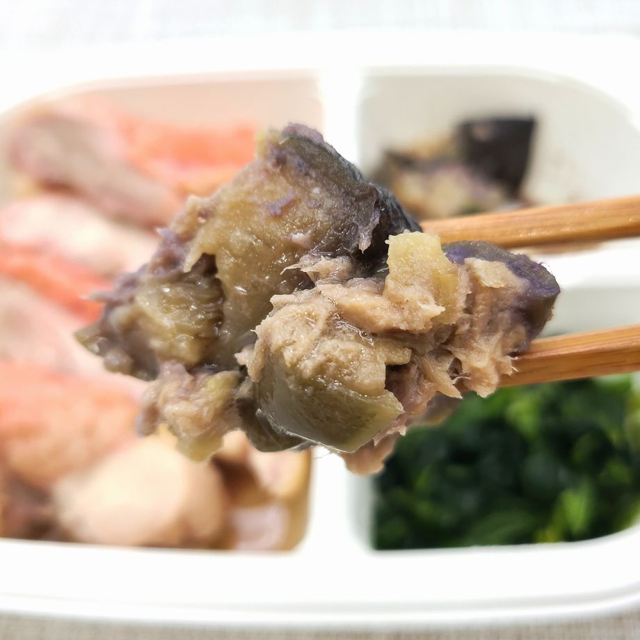 kosetan2018's tweet photo. GOFOOD「梅おろし鶏もも肉ステーキ」を食べました😆👍🍱

たんぱく30gオーバーと筋トレ飯？なゴーフードですが、塩分ひかえめのメニューが多い印象。たんぱく質をがっつりとりたい層には、味濃いめでいいような気もします。今回のメニューは鶏肉はもちろん副菜も味付け。濃い味すきにおすすめです👍 https://t.co/0FpwUbAp8c