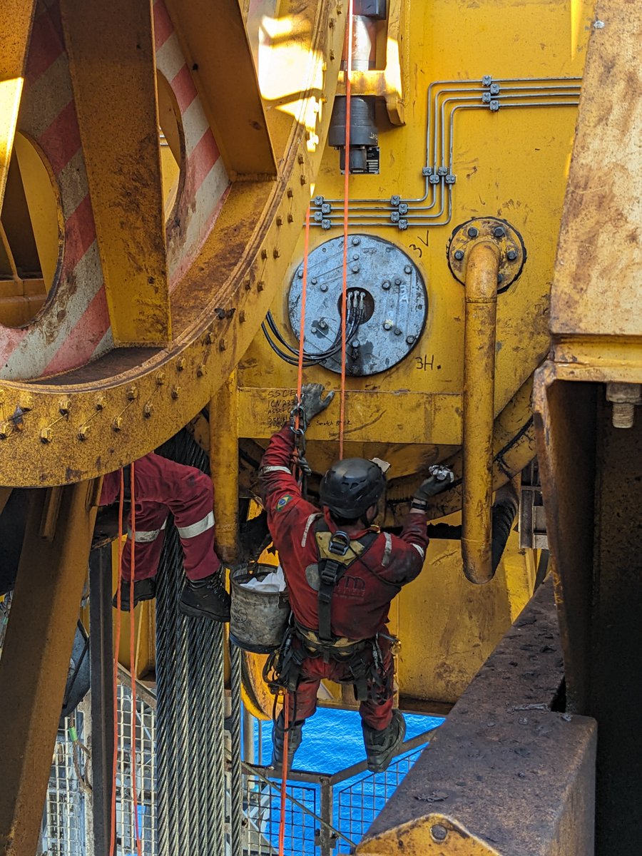 SeadrillLtd's tweet photo. 🚀 Check out the latest tech update to the #WestNeptune!
💡 Partnered with #ISIT and #AllRig, our Technical Services Reliability Team has deployed a condition-based monitoring (CBM) system using revolutionary #IIoT equipment monitoring tech.
#SettingTheStandard #oilandgas https://t.co/bB6yhdrgWN