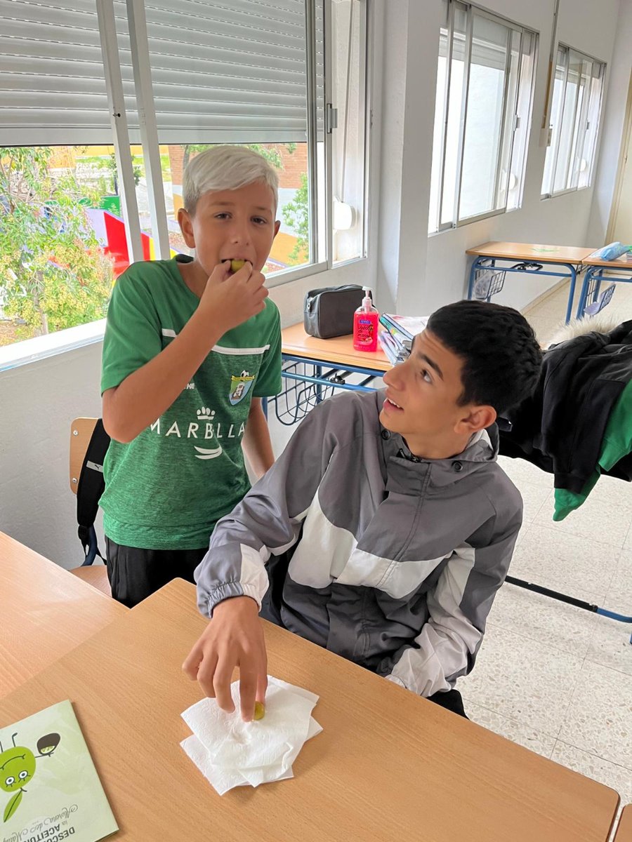 Hoy hemos tenido taller infantil sobre la Aceituna Aloreña de Málaga en el <a href="/CEIPLasAlbariza/">CEIP Las Albarizas</a>, donde también hemos promovido la participación en el concurso "Érase una vez la Aloreña".
¡¡Muchas gracias por vuestro interés!! 🤗.
Subvencionado por <a href="/diputacionMLG/">Diputación de Málaga</a> y <a href="/SaboraMalaga/">Sabor a Málaga</a>