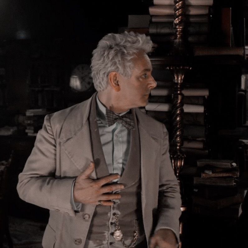 angelleisabelll's tweet photo. aziraphale was so fine here and you know i’m right https://t.co/jWqM3ylYlM