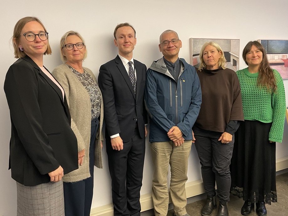 Angeläget möte med <a href="/Utrikesdep/">Utrikesdepartementet</a> om #Filippinerna, den svåra situationen för människorättsförsvarare fortsätter. Viktigt att 🇸🇪 fortsätter agera för att motverka stigmatiserande sk red-tagging.
Tack Naturskyddsföreningen och <a href="/IBONFoundation/">IBON Foundation</a> att ni bjöd in <a href="/Act_Svk/">Act Svenska kyrkan</a> till samtalet.
