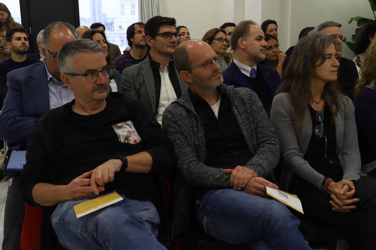 thegasp_eu's tweet photo. El pasado lunes se presentó en el Círculo de Bellas Artes de Madrid la cooperativa #TeensLab.
#TeensLab es un consorcio de universidades formado por @LoyolaAnd, @UniBarcelona, @uc3m, @CanalUGR, @upvehu y @fundacionETEA que investiga de forma conjunta sobre el comportamiento de los adolescentes.
Desde Between & Within Science Dissemination Project hemos participado en la organización del evento, su comunicación y el diseño de la identidad de la cooperativa.