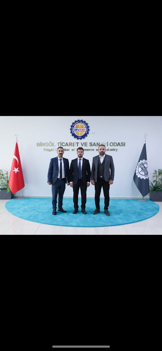 Bingöl Ticaret Sanayi Odası TOBB Genç Girişimciler Kurulu seçimlerinde yönetim kuruluna başkan yardımcısı olarak seçilen dostum,kirvem İlyas BOR’u <a href="/BorIlyas/">🇹🇷İlyas Bor</a> tebrik ederim.Bu vesile ile görevi devralan Başkan @Ahmet_Senkozat ve ekibine başarılar dilerim.