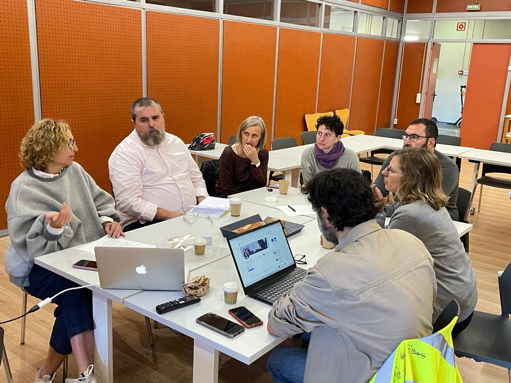 🚲 Un expert en mobilitat de la Comissió Europea visita el Bicibús de #Torelló. 

👉 Ha pogut conèixer el projecte de la mà de l'entitat <a href="/canvisencadena/">canvis_en_cadena</a>. 

🔗 torello.cat/un-expert-en-m…