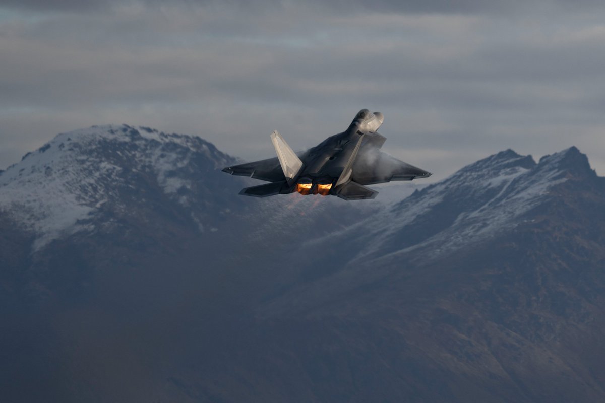 Airman Magazine (@airmanmagazine) on Twitter photo We need your help! <a href="/Andrews_JBA/">Joint Base Andrews</a> @afwerx <a href="/AFGlobalStrike/">Air Force Global Strike Command</a> <a href="/PACAF/">PACAF</a>
There's a tie for this week's Airman Top Shot for Twitter...
Drop ELECTRIC or F-22 in the comments to break the tie for us! We need your help! <a href="/Andrews_JBA/">Joint Base Andrews</a> @afwerx <a href="/AFGlobalStrike/">Air Force Global Strike Command</a> <a href="/PACAF/">PACAF</a>
There's a tie for this week's Airman Top Shot for Twitter...
Drop ELECTRIC or F-22 in the comments to break the tie for us!