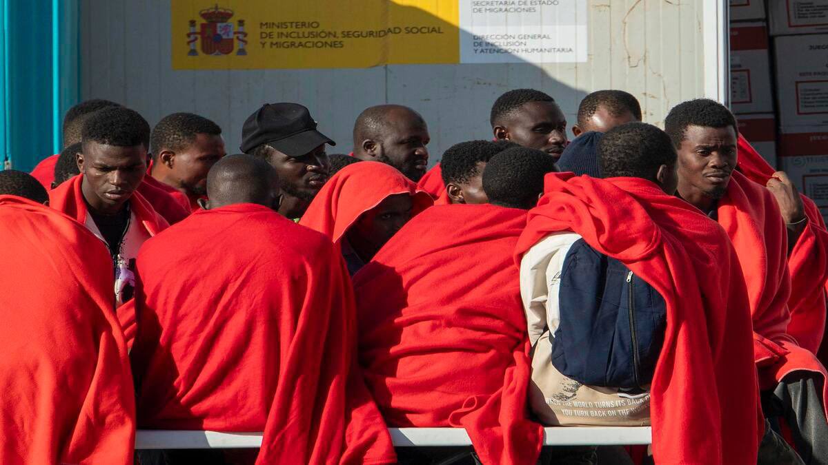 🇪🇸 | Se conocen los primeros datos de lo que está costando al pueblo español mantener a los inmigrantes ilegales que han invadido las Islas Canarias:

-Alojamiento: 49€ por día con todo incluido (ciudad pequeña).
163€ por día con todo incluido (ciudad grande).
-Traslado desde