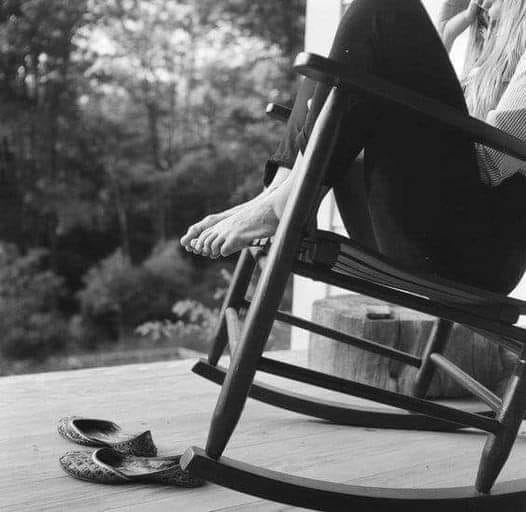 "He dejado de acordarme de lo que ayer ocurrió y de preguntarme qué ocurrirá mañana.
Lo que ocurre hoy, en el minuto presente, es lo que me interesa".
Nikos Kazantzakis.