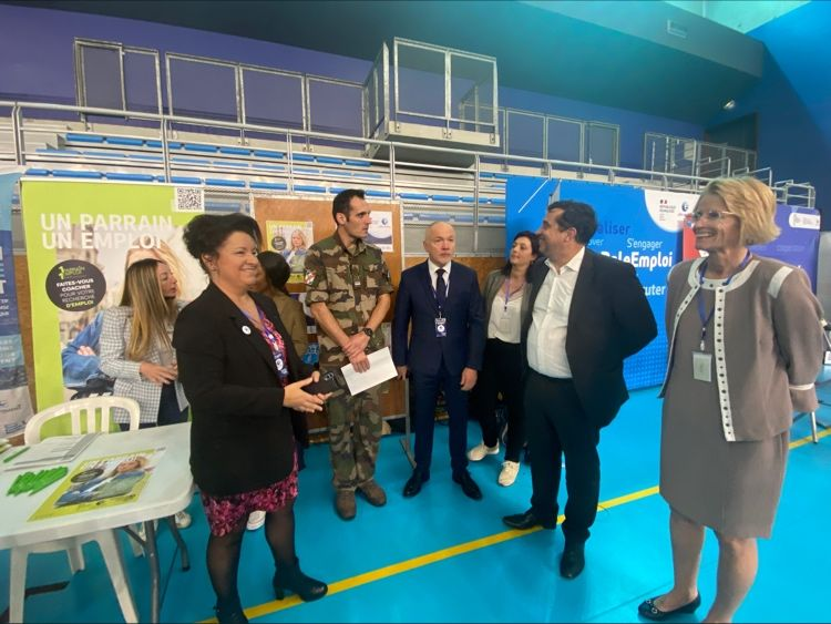 ZAMPOLINImarc's tweet photo. * @pole_emploi #Var #1Parrain1Emploi sur le #ToulonDéfenseEvent. Depuis son démarrage en 2018, ce dispositif impulsé et financé par @MaRegionSud #AvecPôleEmploi, a permis de coacher plus de 2 500 jeunes diplômés, âgés de -de 26 ans et en recherche d’emploi https://t.co/sRiHxnKWWG