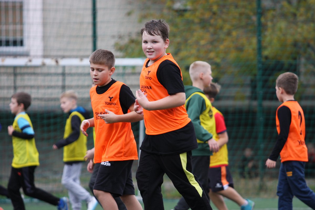 FCShakhtar_eng's tweet photo. Come On, Let's Play! project covers 35 Ukrainian localities where 40 pitches operate. 2,000 children train within the project.
The general partner is DTEK.
#Shakhtar #Ukraine #YASNO #DTEK https://t.co/EUIQrzwyqH