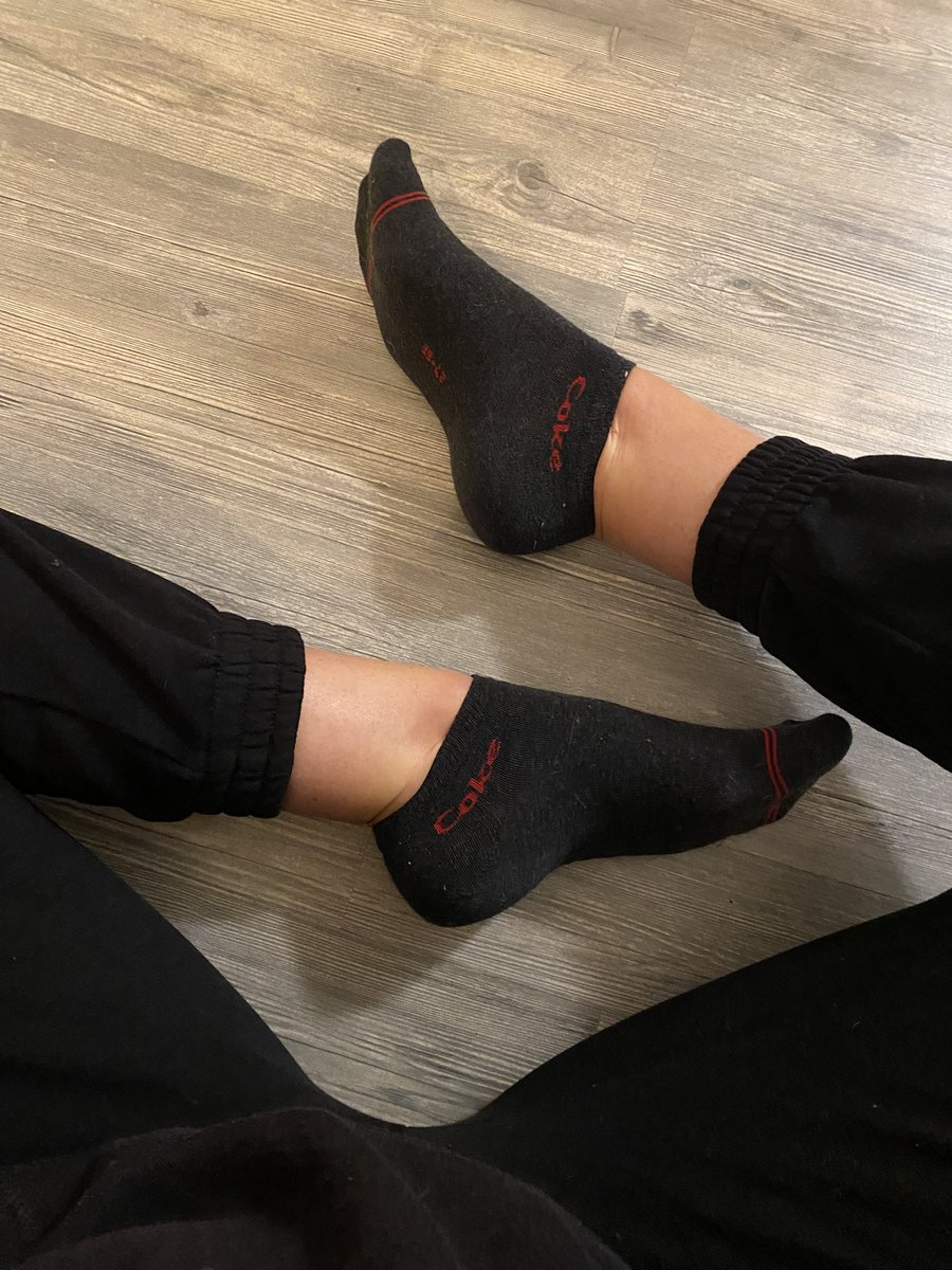 footCutieLeni's tweet photo. Du Knecht! Willst du der nächste sein, der meine Socken bezahlt?!
@Thetoesfinder_1
@KingOfFeet.
@rt_feet @retweetfeet12k
@FindomRT8
@rtfeetslave1
@Femdom_World
#toes #feets #findom #fetish #feetlover #domination #femdom
#feetfeed #shoesfetish #sole #solemodel #feetlovers https://t.co/HFb0n09BuI