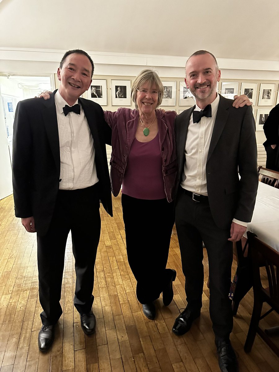 Thank you to @StHughsCollege for a wonderful farewell dinner last night. It was great to catch up with colleagues from the last 15 years. Special thanks to the chemistry fellows Luet Wong and Jenny Green.