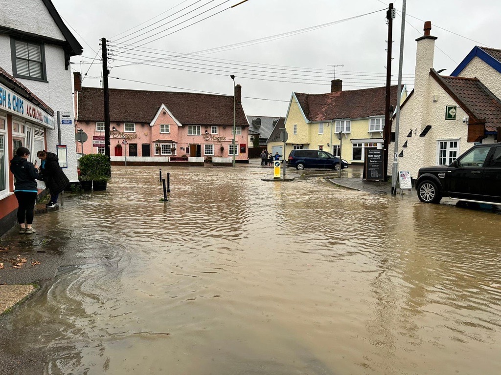 🌧 Was your home, or business, flooded during #StormBabet?

‼️ Make sure you report it at suffolk.gov.uk/roads-and-tran…

Government financial support has been announced for flooded homes and businesses - we will share more information as we get it

🔽