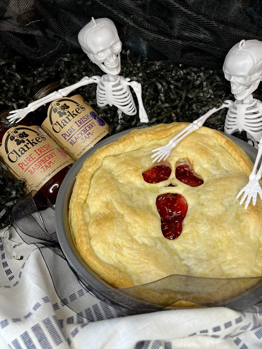 ClarkesFruit's tweet photo. Apple pies โscreamโ for our Pure Irish Raspberry Jam ๐ป
#Halloween #homebaking #irishfruit #IrishJam #thisisirishfood #DeliciousNaturally https://t.co/0YNP1HsjmH