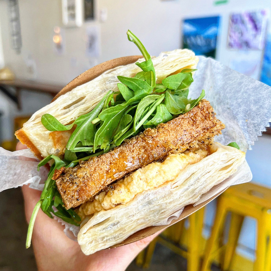 IRONCVILLE's tweet photo. Looking for a savory, delicious snack? 👀

Fried tofu + grits + maple + arugula all on a flaky, delicious paffle crust! https://t.co/E06EALYywf